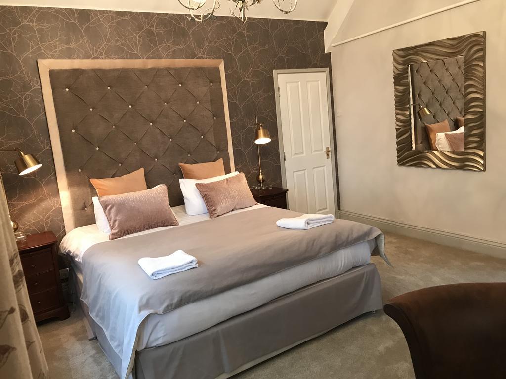 St. Lawrence Hotel Устър Екстериор снимка