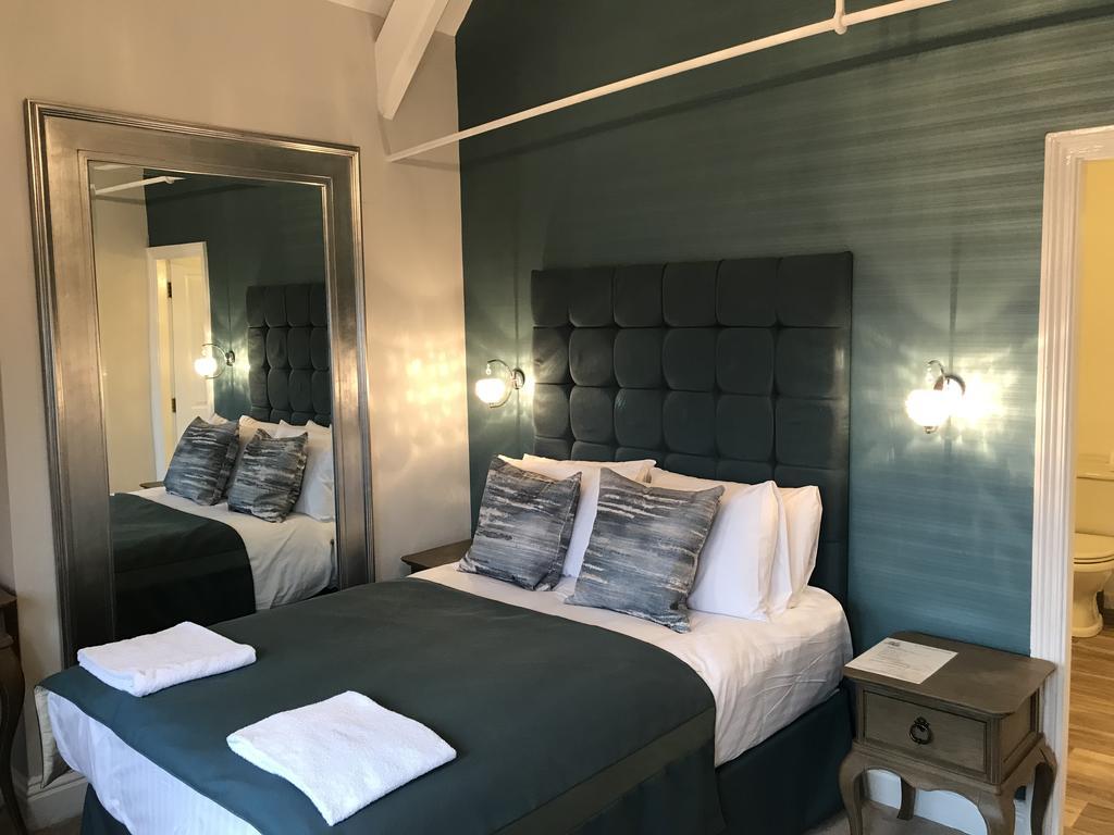 St. Lawrence Hotel Устър Екстериор снимка