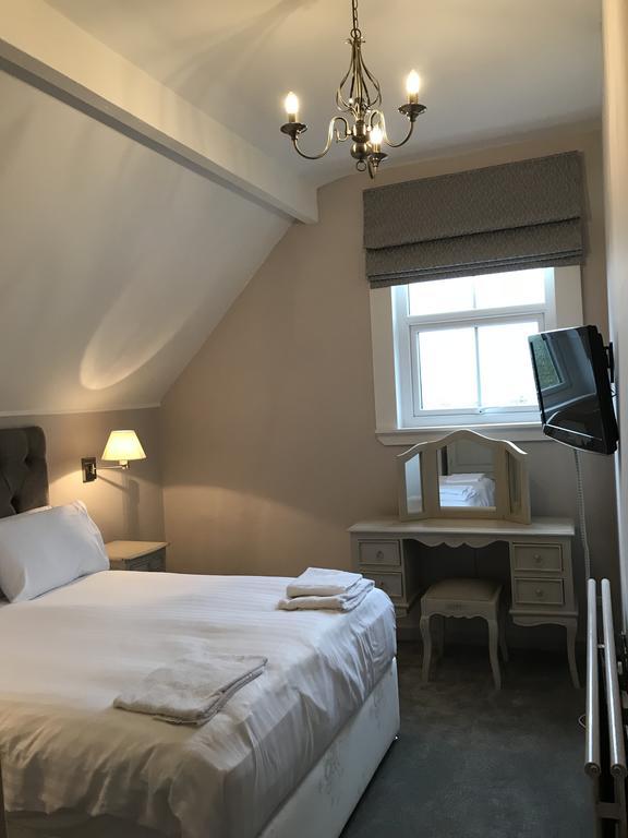 St. Lawrence Hotel Устър Екстериор снимка