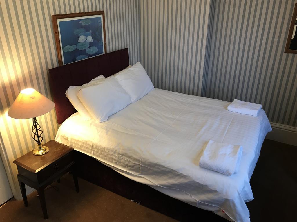 St. Lawrence Hotel Устър Екстериор снимка