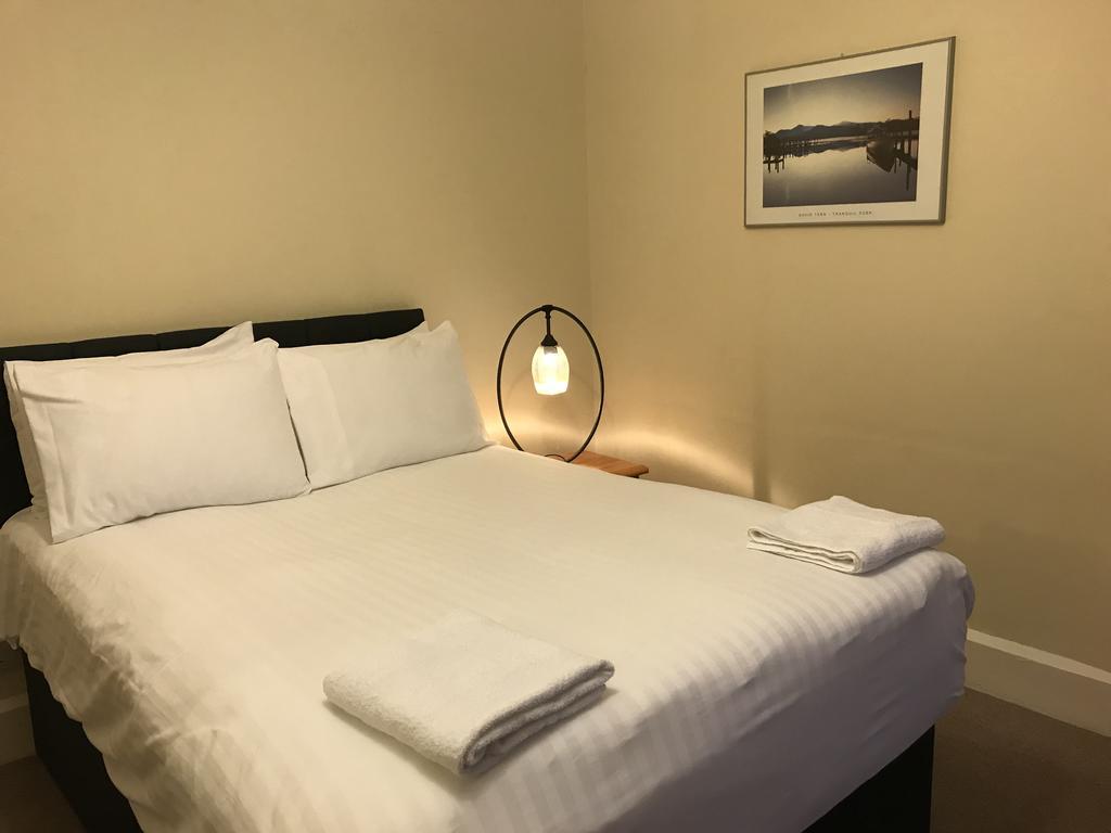 St. Lawrence Hotel Устър Екстериор снимка