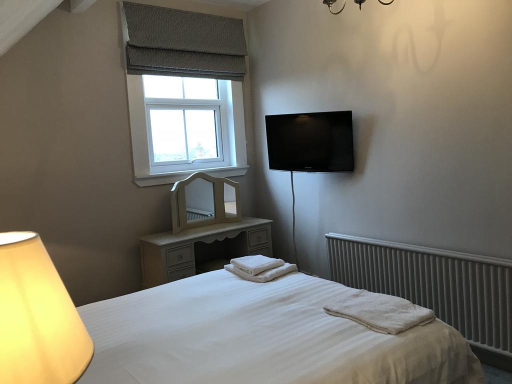 St. Lawrence Hotel Устър Екстериор снимка