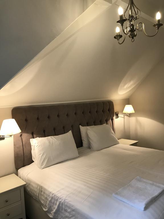St. Lawrence Hotel Устър Екстериор снимка