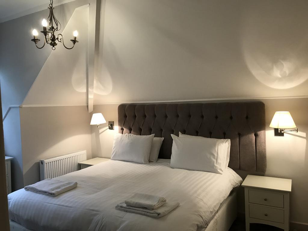 St. Lawrence Hotel Устър Екстериор снимка
