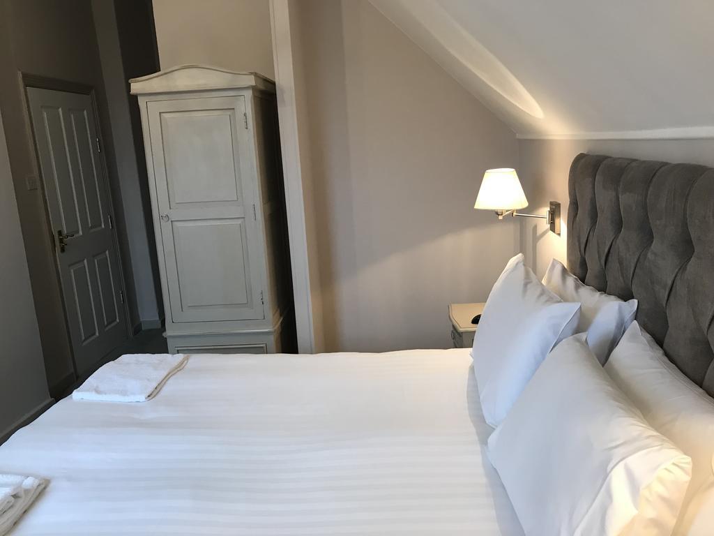 St. Lawrence Hotel Устър Екстериор снимка