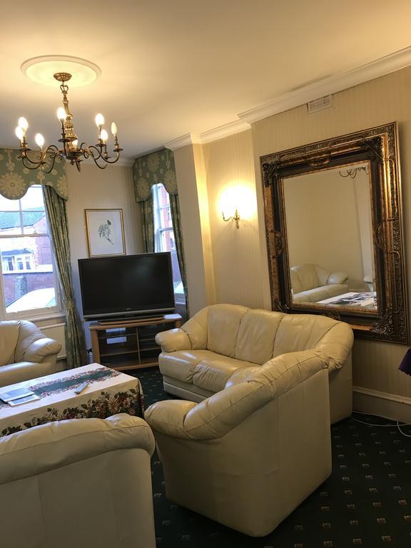 St. Lawrence Hotel Устър Екстериор снимка