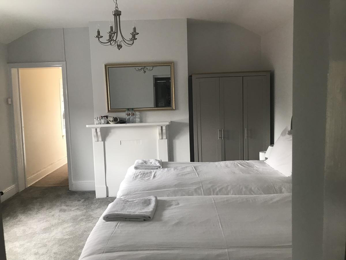 St. Lawrence Hotel Устър Екстериор снимка
