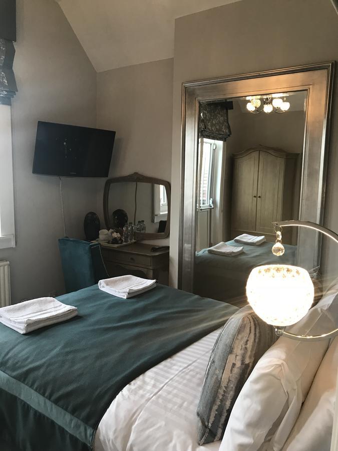 St. Lawrence Hotel Устър Екстериор снимка
