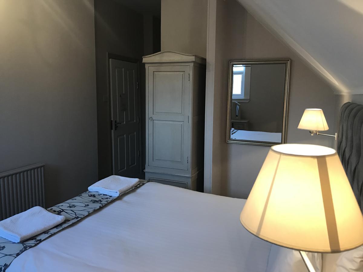 St. Lawrence Hotel Устър Екстериор снимка